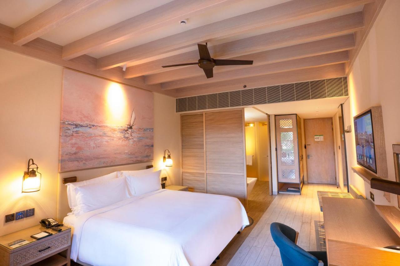 Saadiyat Rotana Resort And Villas Abu Dhabi Exterior photo Deluxe Room